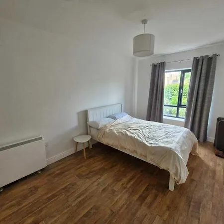 Spacious Bright Modern With Garden Apartment