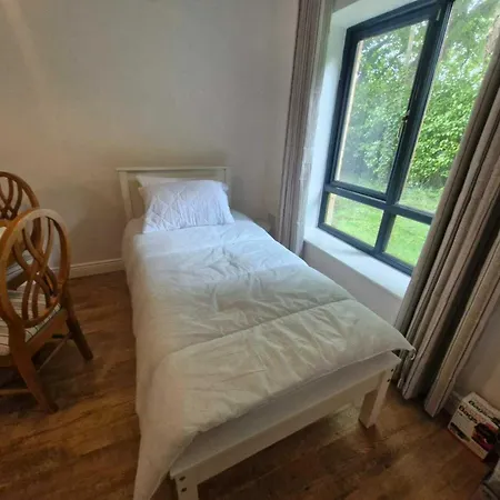 Spacious Bright Modern With Garden Apartment *